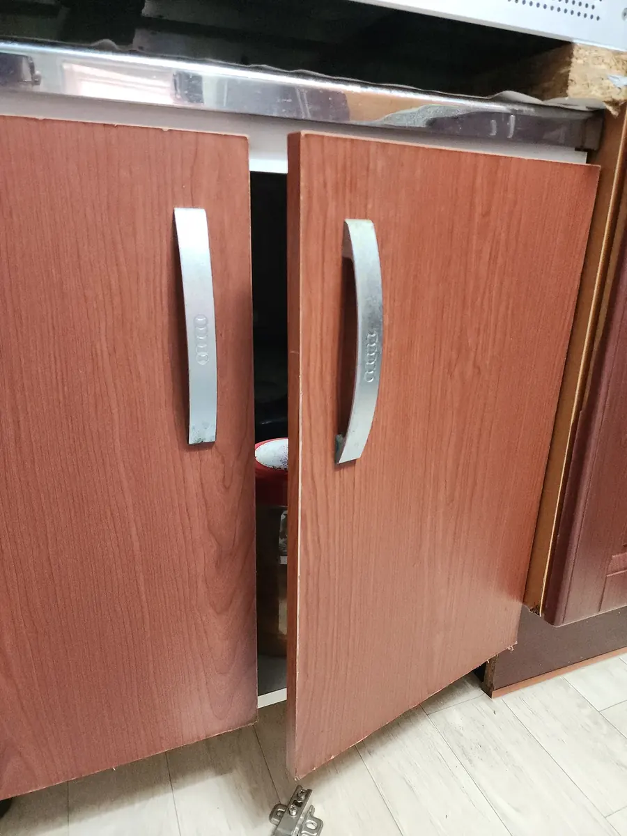 싱크대 문짝 처짐 수리 — 한쪽이 처진 하부장 문짝